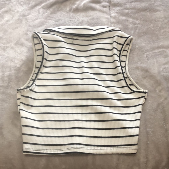 Collared tank - Picture 2 of 3